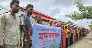 ছেলেকে নদীতে ফেলে হত্যা, মায়ের বিচারের দাবিতে মানববন্ধন