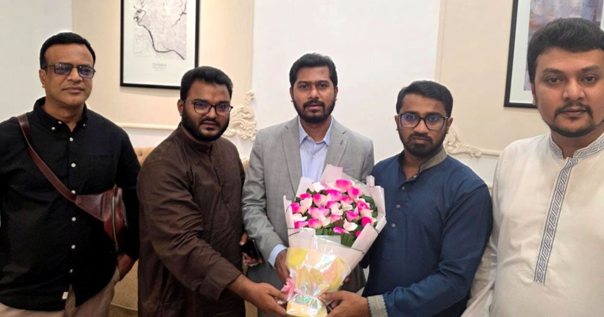 সিঙ্গাপুরে চিকিৎসা শেষে দেশে ফিরেছেন নুরুল হক নুর