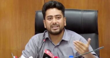 অনেক উপদেষ্টা আখের গুছিয়েছেন, সেফ এক্সিটের বিষয়ে ভাবছেন : নাহিদ ইসলাম