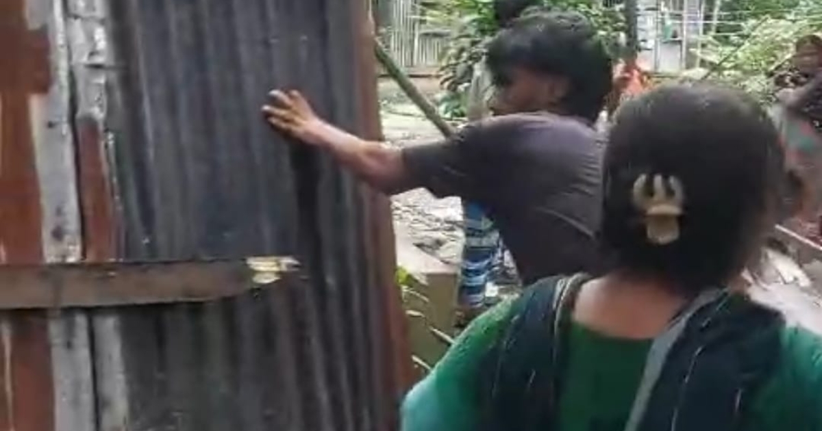 বসতবাড়ি দখলচেষ্টা, বাধা দিতে গিয়ে মারধরের শিকার বৃদ্ধা