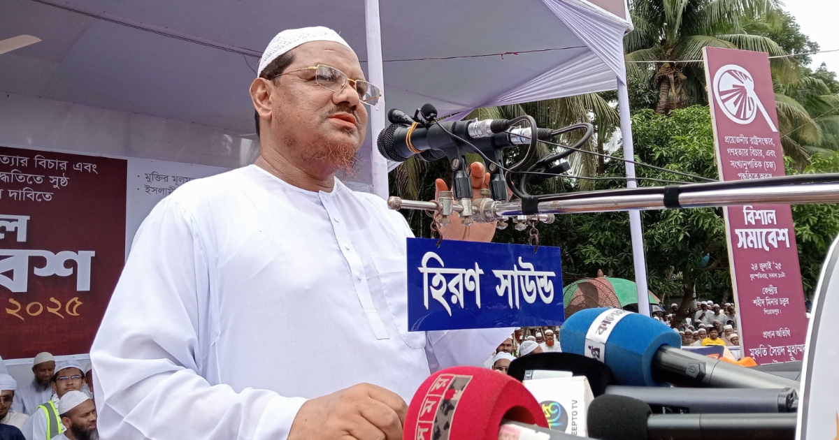 ঈদ এবং পূজা কোনোভাবেই এক হতে পারে না : চরমোনাই পীর