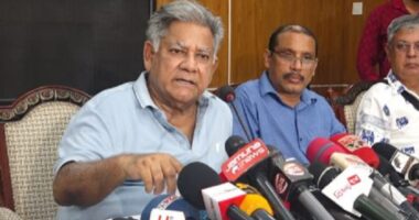 সরকার নয়, শ্রমিকদের বেতন মালিকদেরকেই দিতে হবে : শ্রম উপদেষ্টা