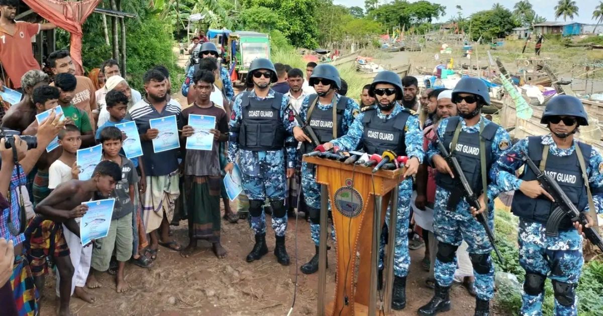 মা ইলিশ রক্ষায় ভোলার নদীতে কোস্টগার্ডের টহল