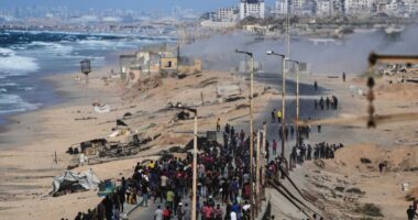 প্রতিদিন গাজায় ৬০০ ত্রাণবাহী ট্রাক প্রবেশের অনুমতি দেবে ইসরায়েল