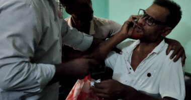 মেহেরপুরে মেম্বরের ঘুষিতে মেম্বর জখম