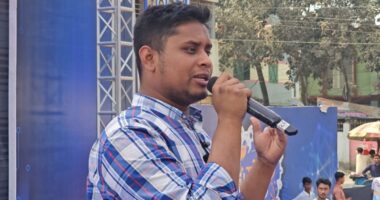 শিক্ষকদের ফোন করে এখনই লং মার্চ না করার আহ্বান হাসনাত আবদুল্লাহর