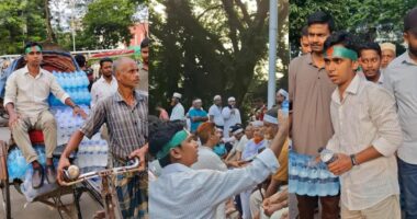 শহীদ মিনারে আন্দোলনরত শিক্ষকদের মাঝে পানি বিতরণ ছাত্রদল নেতার