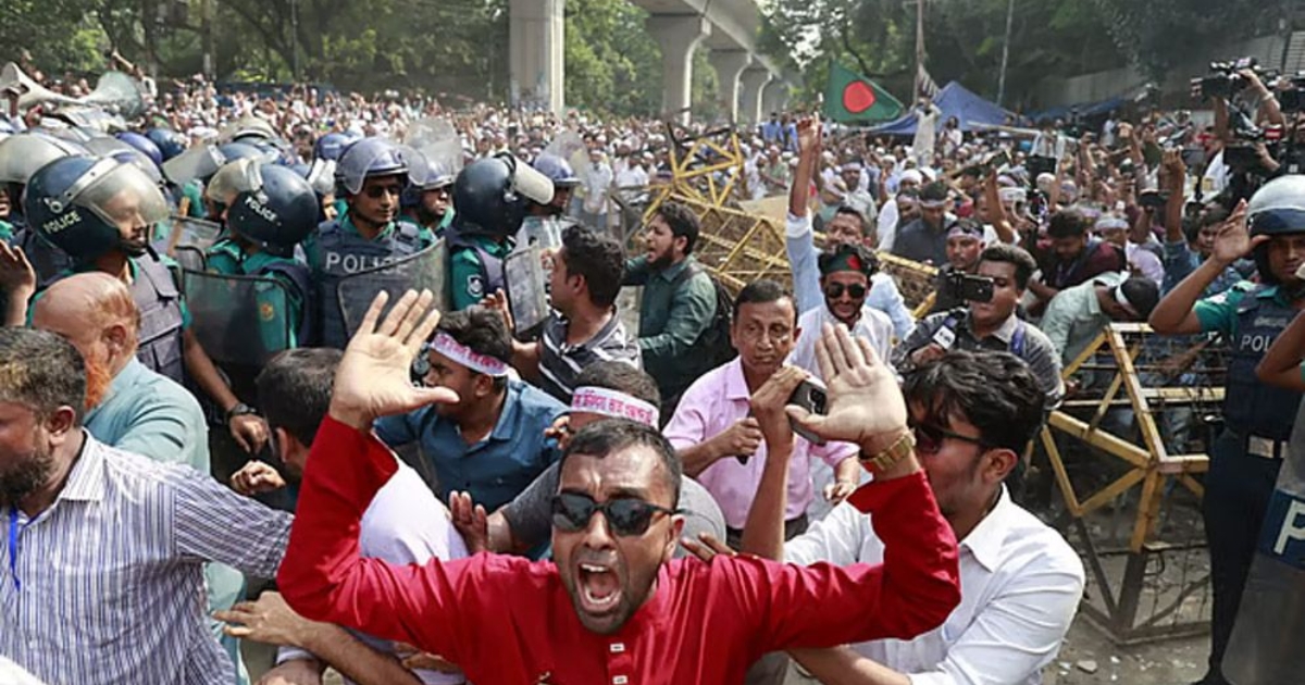 স্লোগানে উত্তাল শাহবাগ, দাবি আদায় করে ঘরে ফিরবেন শিক্ষকরা