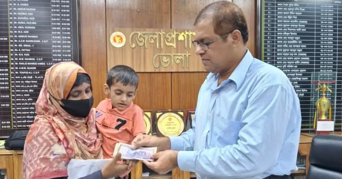 মানবিক জেলা প্রশাসক আজাদ জাহান: ভোলার অসহায়ের আস্থা