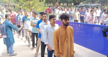 রাকসু নির্বাচনের ভোটগ্রহণ শুরু, ভোটারদের লম্বা লাইন