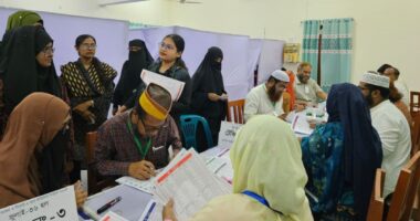 শান্তিপূর্ণ ও অত্যন্ত চমৎকার পরিবেশে অনুষ্ঠিত হচ্ছে রাকসু নির্বাচন : প্রক্টর