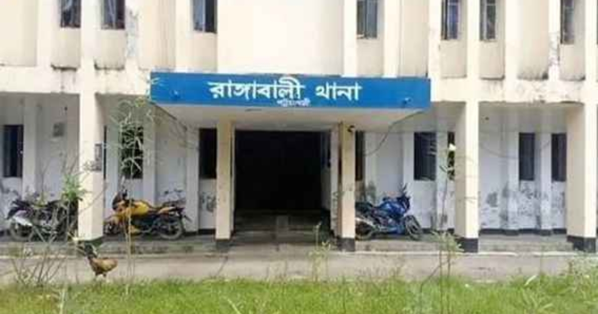 রাঙ্গাবালীতে গাছ থেকে পড়ে শ্রমিকের মৃত্যু