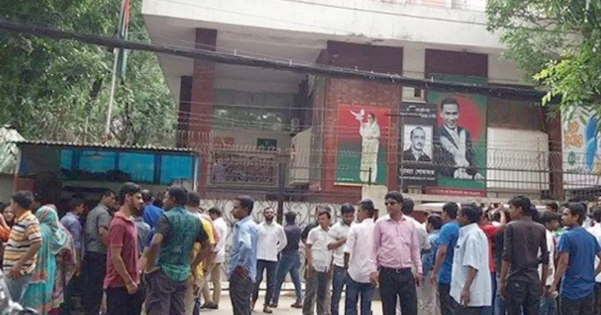 গুলশানে বিএনপি কার্যালয়ে সাংবাদিকদের ওপর হামলা, মোবাইল ভাঙচুর