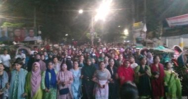 জবি শিক্ষার্থী জোবায়েদ হত্যার প্রতিবাদে পুরান ঢাকার তাঁতিবাজার মোড় অবরোধ