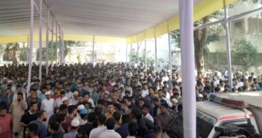 এ্যাম্বুলেন্সে চড়ে শেষ বারের মত বিশ্ববিদ্যালয়ে এলেন জবি শিক্ষার্থী জুবায়েদ