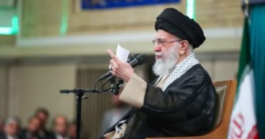 গাজার ২০ হাজারের বেশি শিশু কি সন্ত্রাসী ছিল, ট্রাম্পকে প্রশ্ন খামেনির