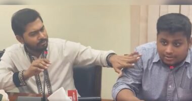 “তুমি পরে বল”,নূরকে থামিয়ে হাসনাত বললেন ‘ভাগ-বাটোয়ারায় না মেলায় সমালোচনা করছেন’