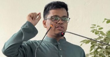 হয় ডাকসু থাকবে, নয় অবৈধ ব্যবসা-মাদক সিন্ডিকেট : এস এম ফরহাদ