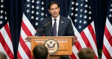 পাকিস্তানের সাথে সম্পর্ক বাড়াতে চায় যুক্তরাষ্ট্র : রুবিও