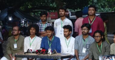 রাকসু নির্বাচনের অসঙ্গতি নিয়ে ‘গণতান্ত্রিক শিক্ষার্থী পর্ষদ’ প্যানেলের সংবাদ সম্মেলন