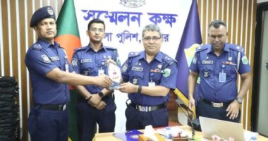 নাটোরে শ্রেষ্ঠ ওসি হিসাবে সম্মাননা পেলেন গোলাম সারওয়ার হোসেন