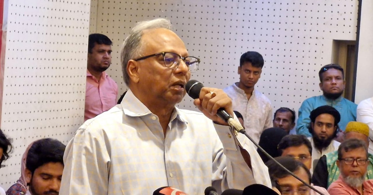 বড় রাজনৈ‌তিক দলগুলো জুলাইকে বিপ্লব বলতে চায় না: মাহমুদুর রহমান