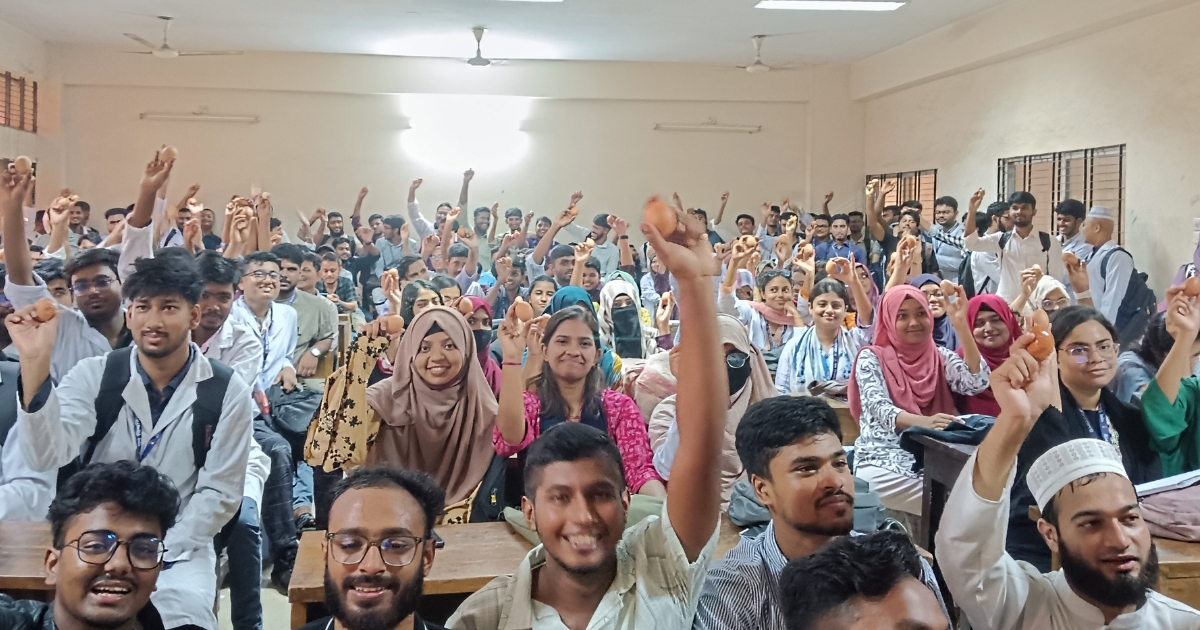 বিশ্ব ডিম দিবস উপলক্ষে গবিতে বর্ণাঢ্য র‍্যালি ও বিনামূল্যে ডিম বিতরণ