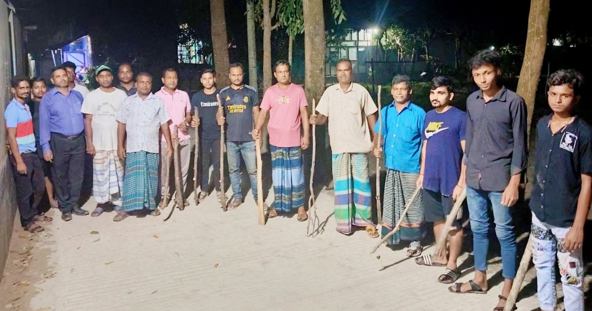 ধলেশ্বরীর পাড়ে ডাকাত আতঙ্ক, নির্ঘুম রাত কাটাচ্ছে দুই গ্রামের মানুষ