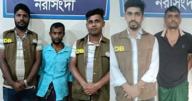 ডিবির পৃথক অভিযানে ইয়াবাসহ দুই মাদক কারবারি আটক