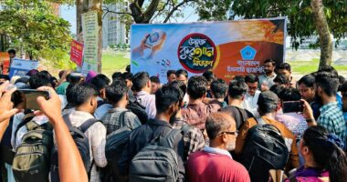 ১ ঘণ্টায় সাত শতাধিক কুরআন বিতরণ করলো নজরুল বিশ্ববিদ্যালয় ছাত্রশিবির