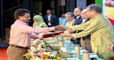 জাতীয় পর্যায়ে গুণী শিক্ষক সম্মাননায় ভূষিত অধ্যক্ষ বিপ্লব বিকাশ পাল চৌধুরী