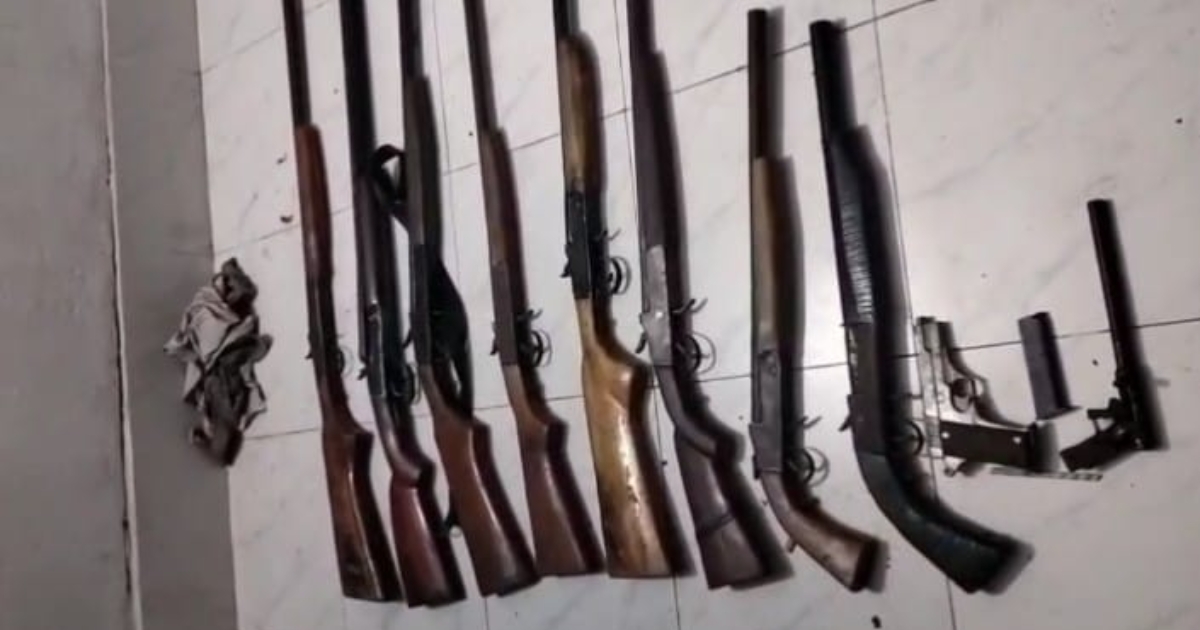 রায়পুরায় দেশি-বিদেশি অস্ত্র-গোলাবারুদসহ গ্রেপ্তার ৮