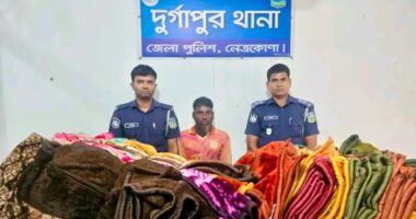দুর্গাপুরে নদীপথে ভারতীয় কম্বল পাচারের সময় আটক পাচারকারী