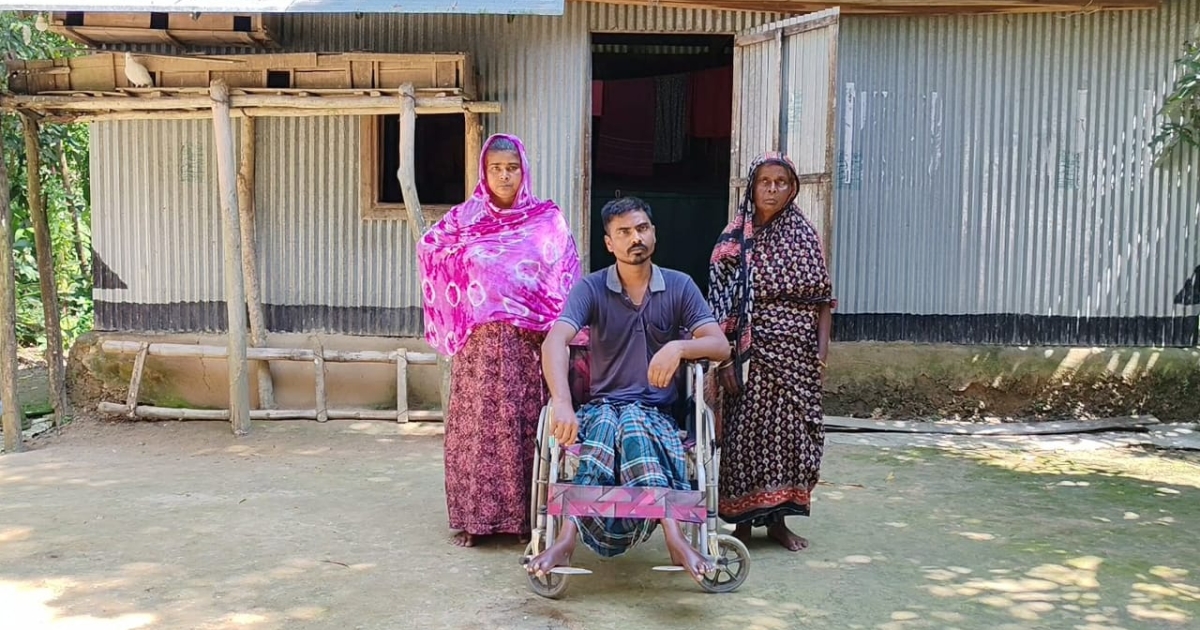 হুইলচেয়ারে বন্দী সোহেল মানুষের মতো বাঁচতে চান