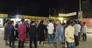 নিষিদ্ধ ঘোষিত আওয়ামী লীগের 'ঢাকা লকডাউন' ঘোষণার প্রতিবাদে কুবিতে বিক্ষোভ মিছিল