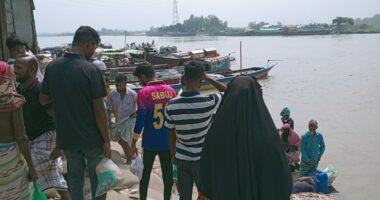 রাতে ট্রলার নেই, ভাড়া বেড়ে পাঁচগুণ,দিঘীরপাড়ে সেতুহীন নদীই সবচেয়ে বড় বাধা