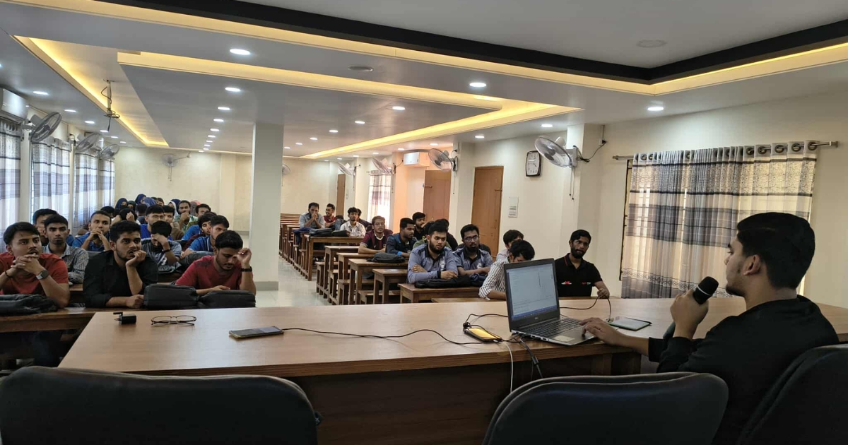 কুবিতে প্রোগ্রামিং ও সমস্যা সমাধানভিত্তিক কর্মশালা অনুষ্ঠিত 