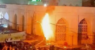 বায়তুল মোকাররম দক্ষিণ গেটে পিলারের ভেতরে আগুন