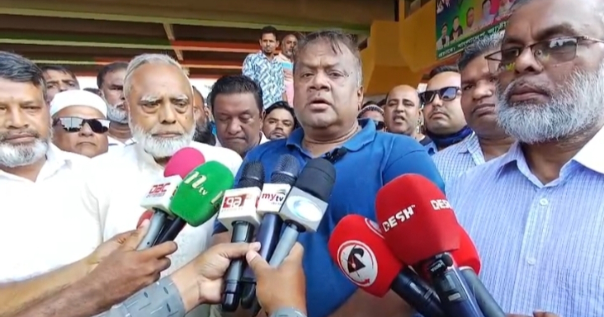 মুন্সিগঞ্জ ১- বিতর্কিত মনোনয়ন প্রত্যাহারের দাবি, এক মঞ্চে তিন মনোনয়ন প্রত্যাশী