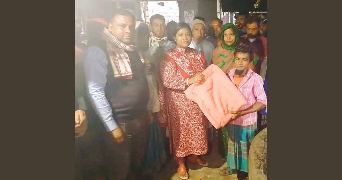 শীতার্ত মানুষের মধ্যে কম্বল বিতরণ করলেন তালার ইউএনও দীপা রাণী সরকার