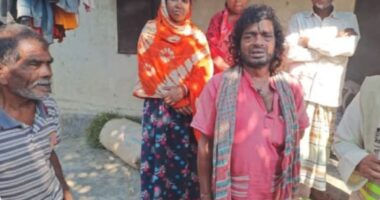 আদালতের রায় পেয়েও নিজের জমিতে উঠতে পারছেন না লালপুরের আদিবাসী নিরেন্দ্রনাথ সরকার ও তার পরিবার