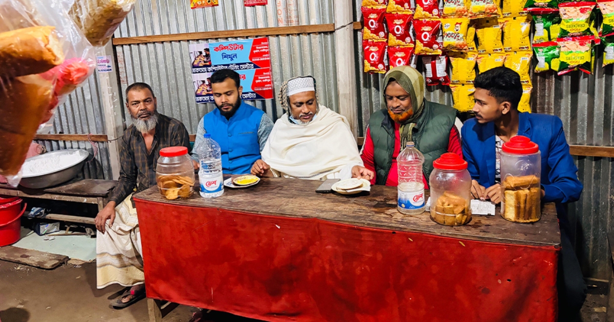 গাজীপুরে পথে পথে প্রান্তিক মানুষের মাঝে খায়রুল হাসান