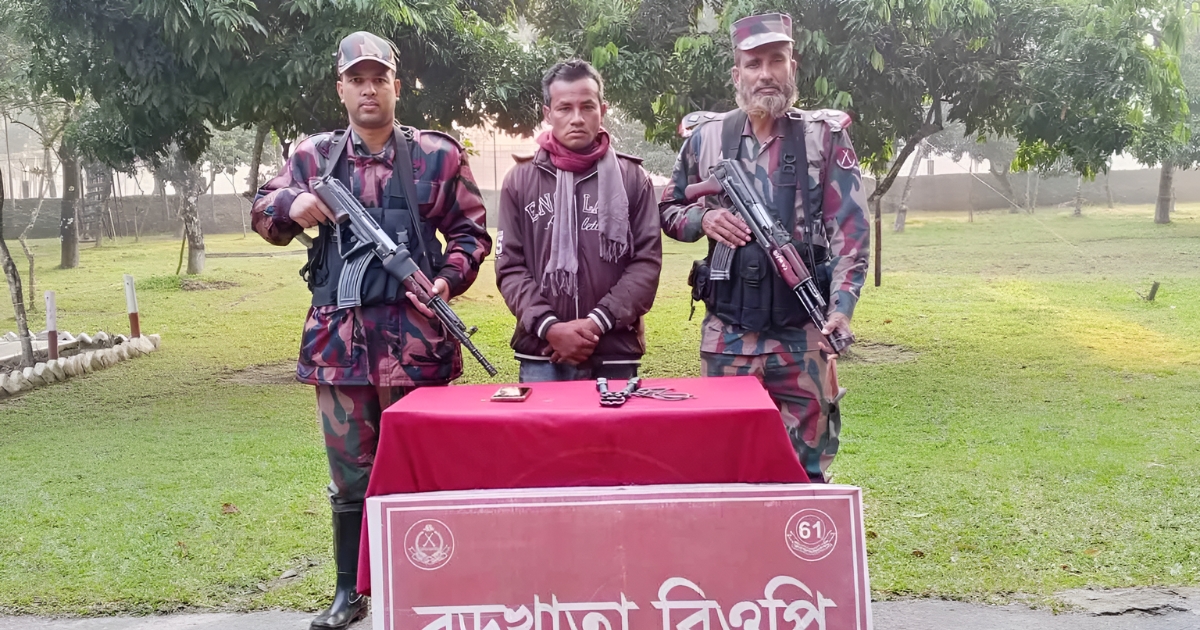 সীমান্তে কাঁটাতার কাটার সময় বিজিবি’র কাছে হাতেনাতে আটক ‘চিহ্নিত’ গরু চোরাকারবারি