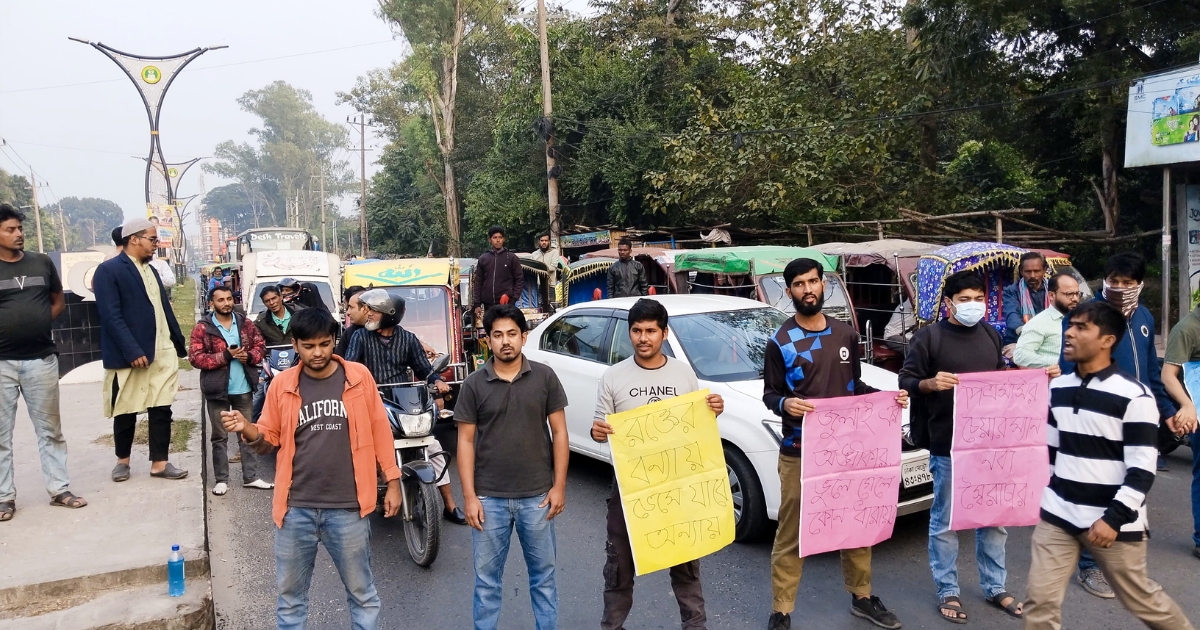 ৪৭তম বিসিএস লিখিত পরীক্ষা পেছানোর দাবিতে মহাসড়ক অবরোধ