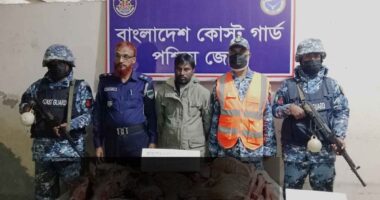 মোংলায় ৩২ কেজি হরিণের মাংস ও ফাঁদসহ শিকারি আটক