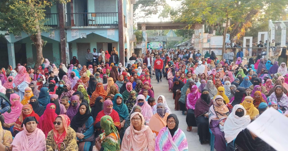 বাগেরহাটে বারুইপাড়া ইউনিয়নে মহিলা সমাবেশে নারীদের স্বতঃস্ফূর্ত অংশগ্রহণ
