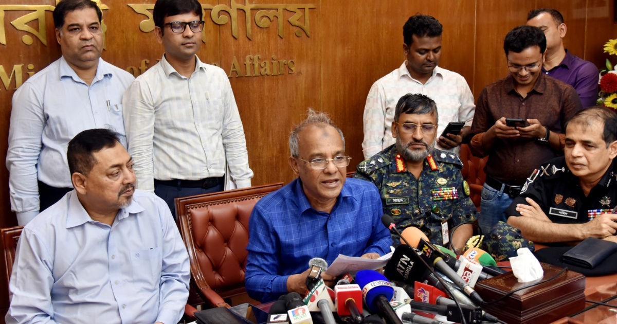 রাজনৈতিক দলের নেতাকর্মীকে অবৈধ সুবিধা দিলে কোন ছাড় নেই, কঠোর ব্যবস্থা নেওয়া হবে : স্বরাষ্ট্র উপদেষ্টা