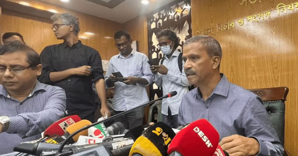 জুলাই সনদ বাস্তবায়ন নিয়ে ৩-৪ দিনের মধ্যে সিদ্ধান্ত দেবে সরকার : আইন উপদেষ্টা