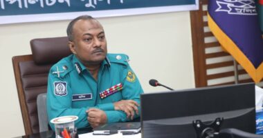 অস্ত্রধারীদের দেখামাত্রই ব্রাশফায়ারের নির্দেশ সিএমপির