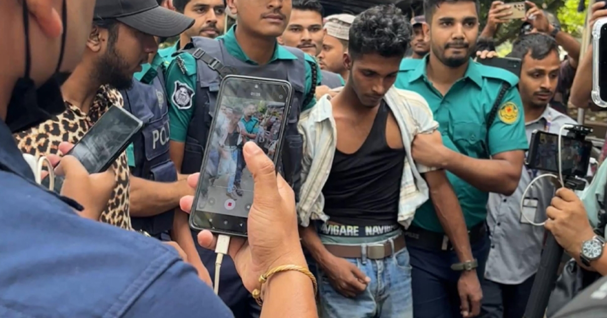 ধানমন্ডি ৩২ থেকে আরও একজন আটক, ফোনে মিলল আ.লীগের আলামত